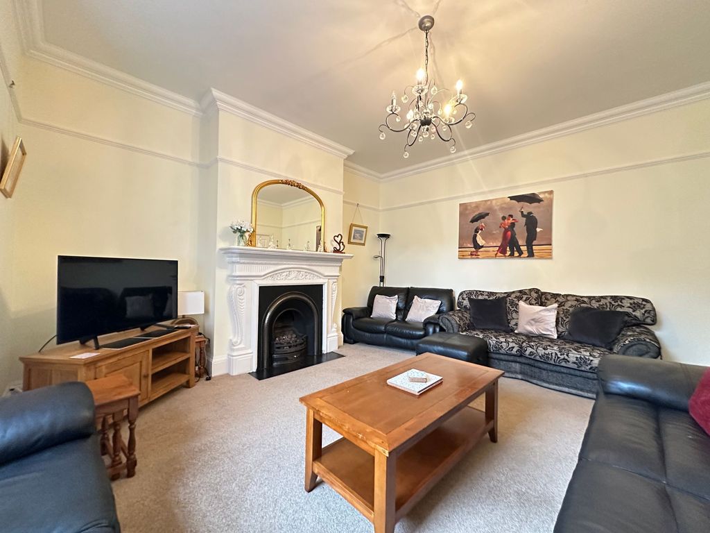 Property photo 2 of 33