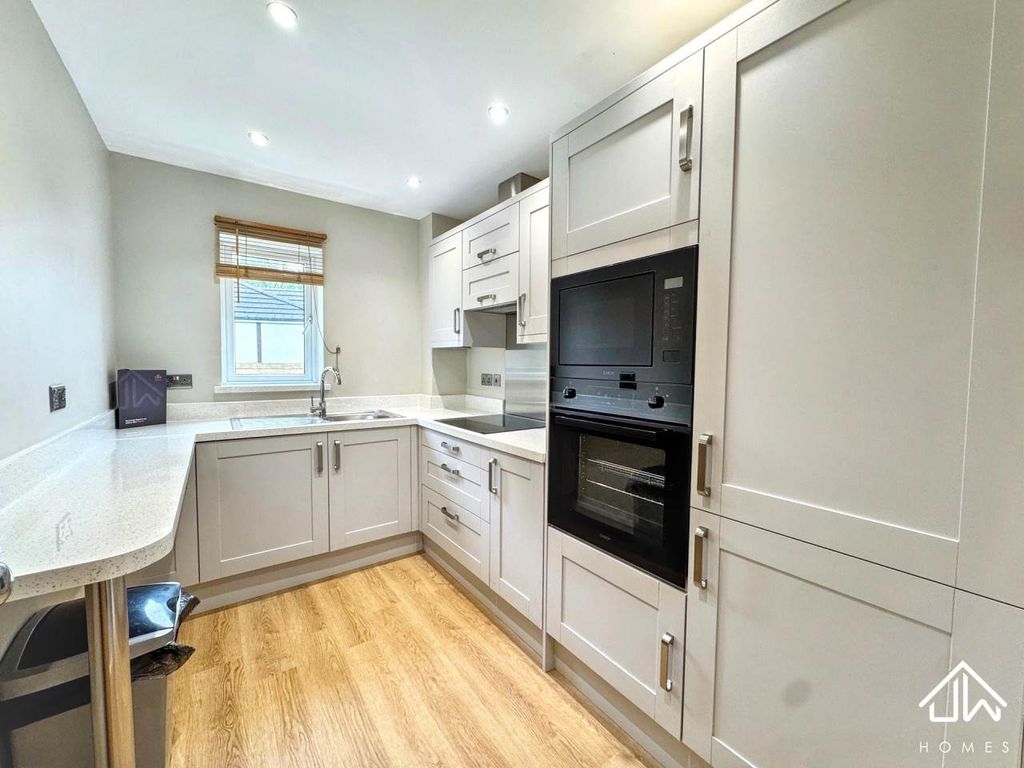 Property photo 3 of 12 Kitchen (41)