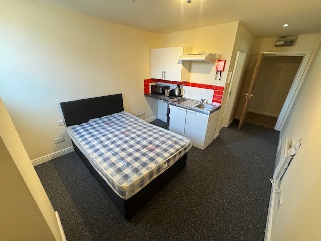 Property photo 3 of 4 A Compact But Functional Student Kitchen Area Feat...