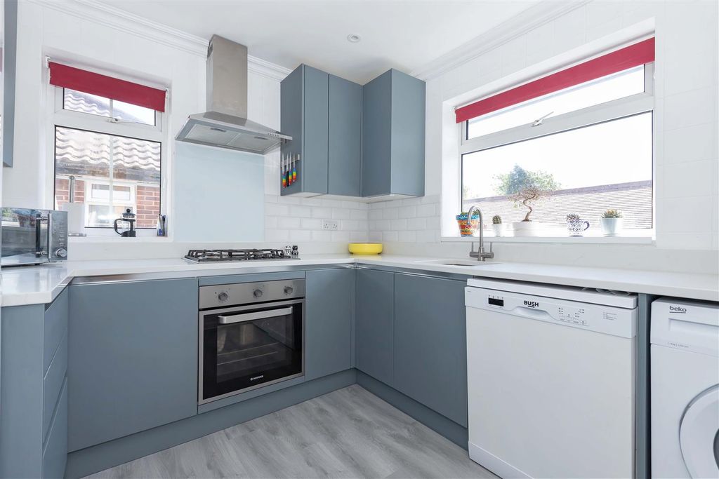 Property photo 2 of 12 Gaisford Close_9.Jpg