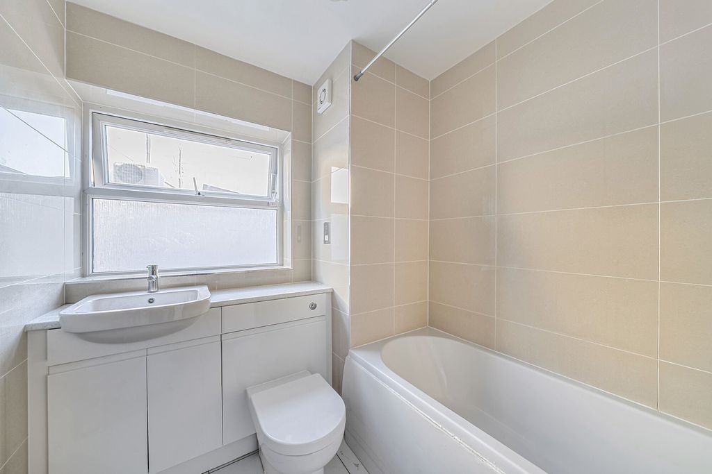 Property photo 3 of 11 1364013-6-68E38E9...