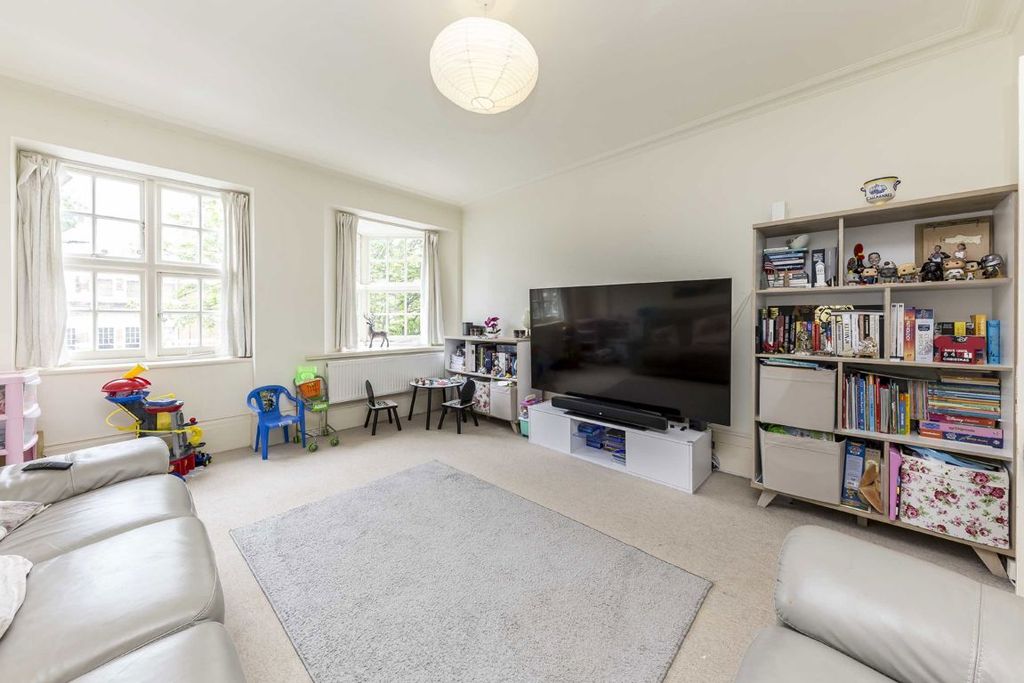 Property photo 2 of 8