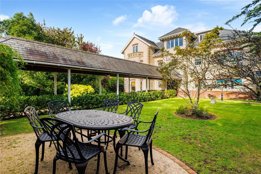 Property photo 2 of 22 Gardens