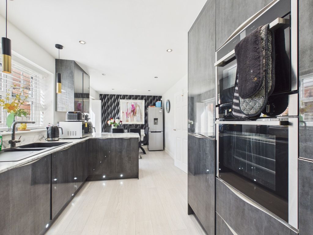 Property photo 3 of 19 5015528