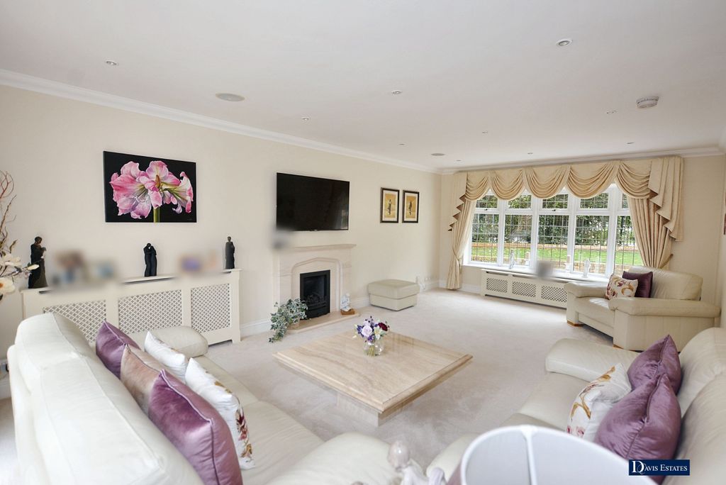 Property photo 2 of 31