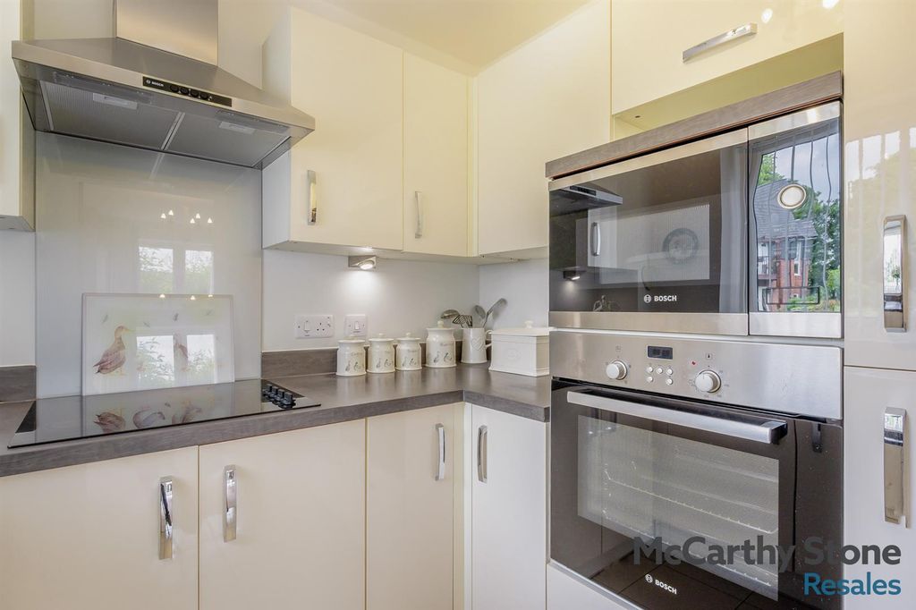 2 bed flat for saleJackson Place, Fields Park Drive, Alcester, Warwickshire B49 photo 5