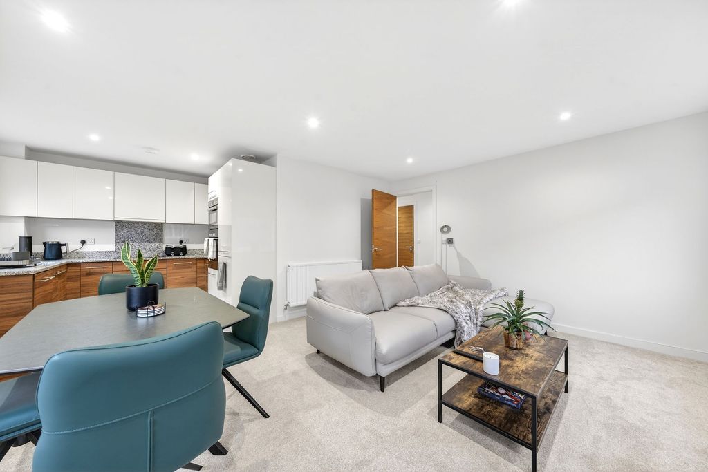 Property photo 3 of 10 Dining Room