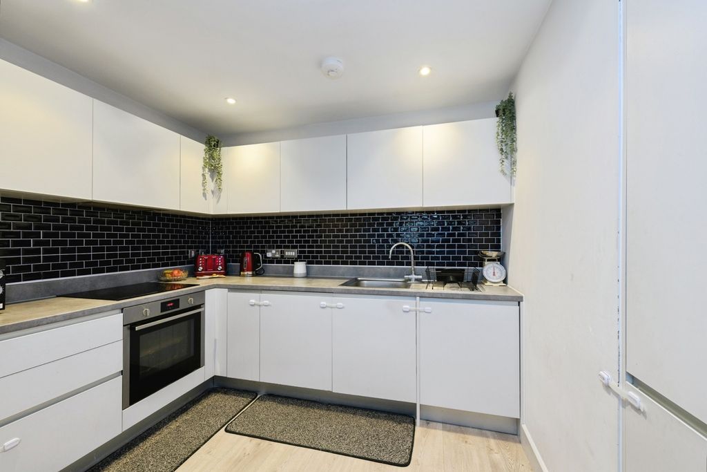 Property photo 3 of 16 Photo