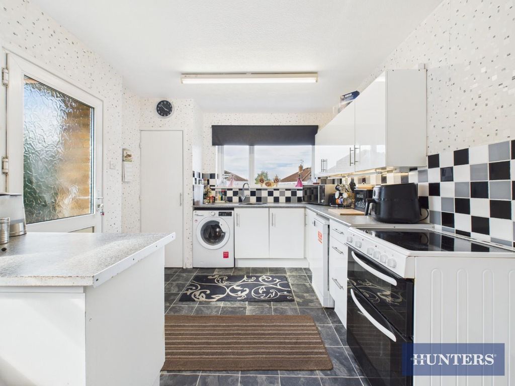 Property photo 2 of 14 Kitchen