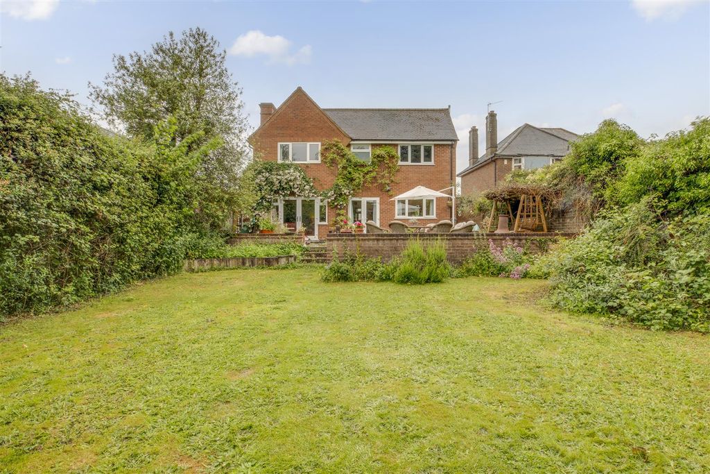 Property photo 2 of 20 38 Wycombe Road, Hp15 6Ry-20.Jpg