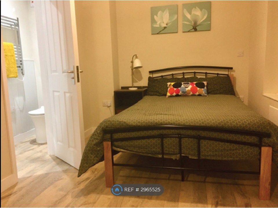 Property photo 1 of 10 Room 3