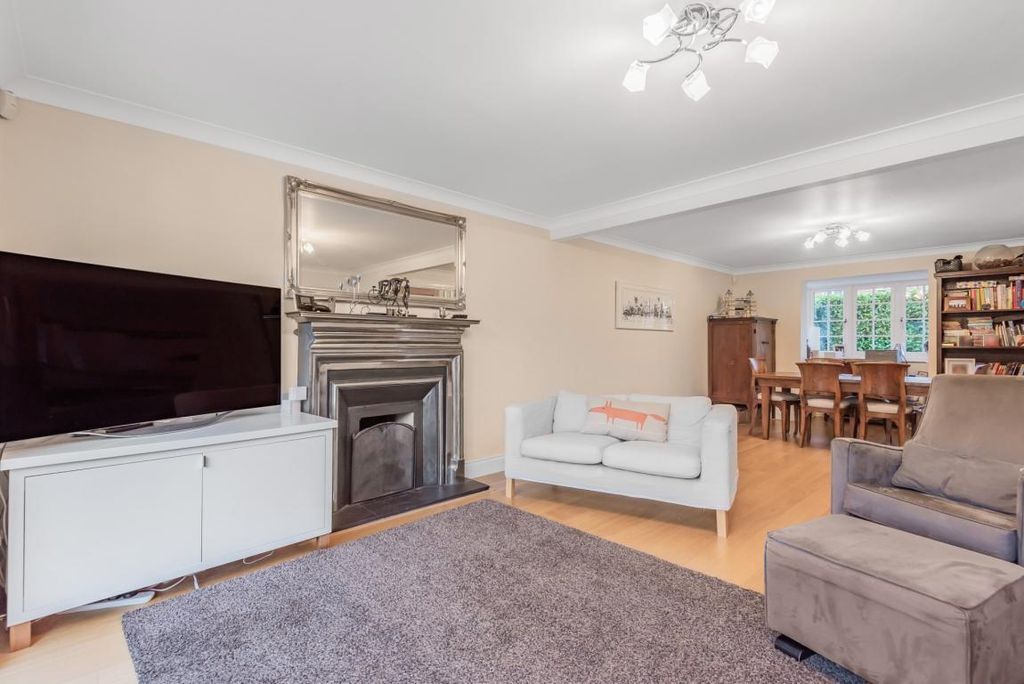 Property photo 3 of 13 Room 3