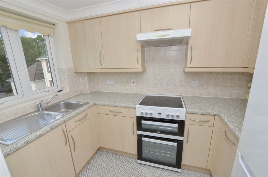 Property photo 3 of 11 Kitchen