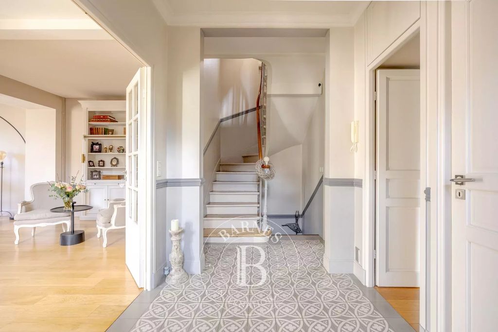 Property photo 2 of 27