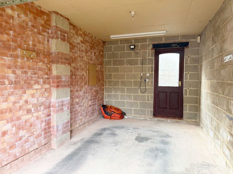 Property photo 3 of 9 Garage