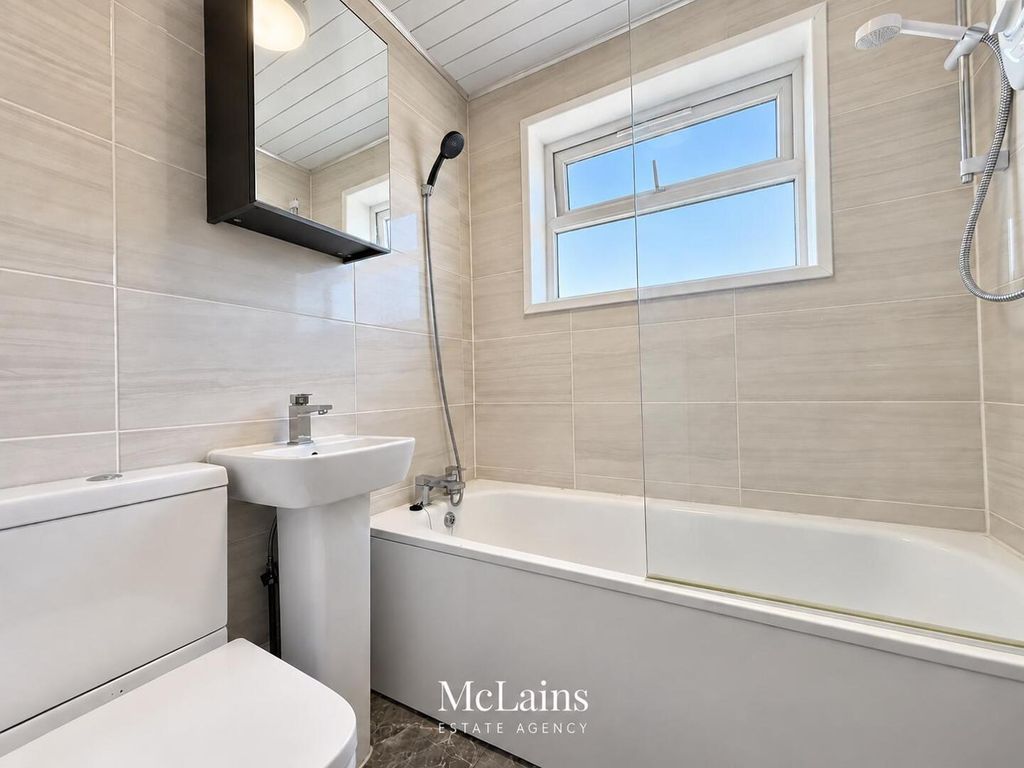 Property photo 3 of 8 Bathroom