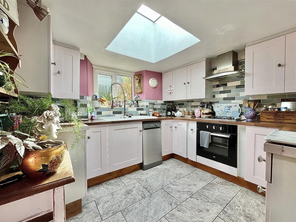 Property photo 2 of 25