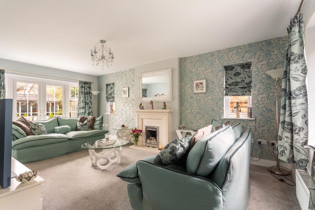 Property photo 2 of 24 Tinchurch Drive-11.Jpg