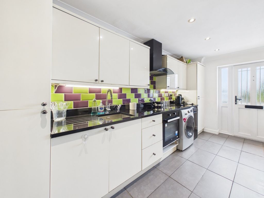 Property photo 2 of 14 Kitchen