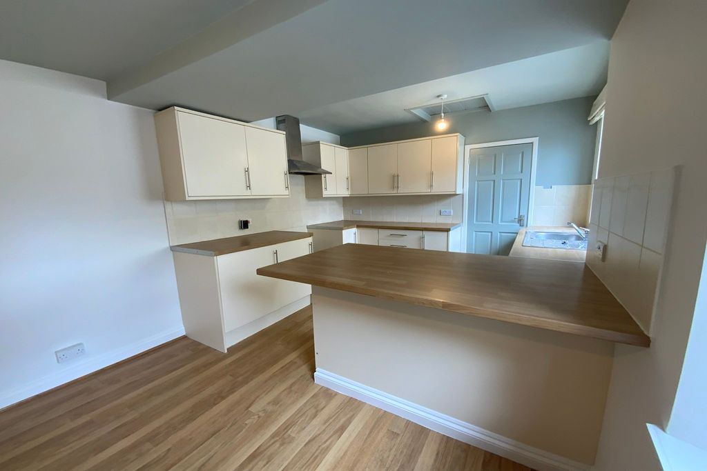 Property photo 3 of 25 Kitchen