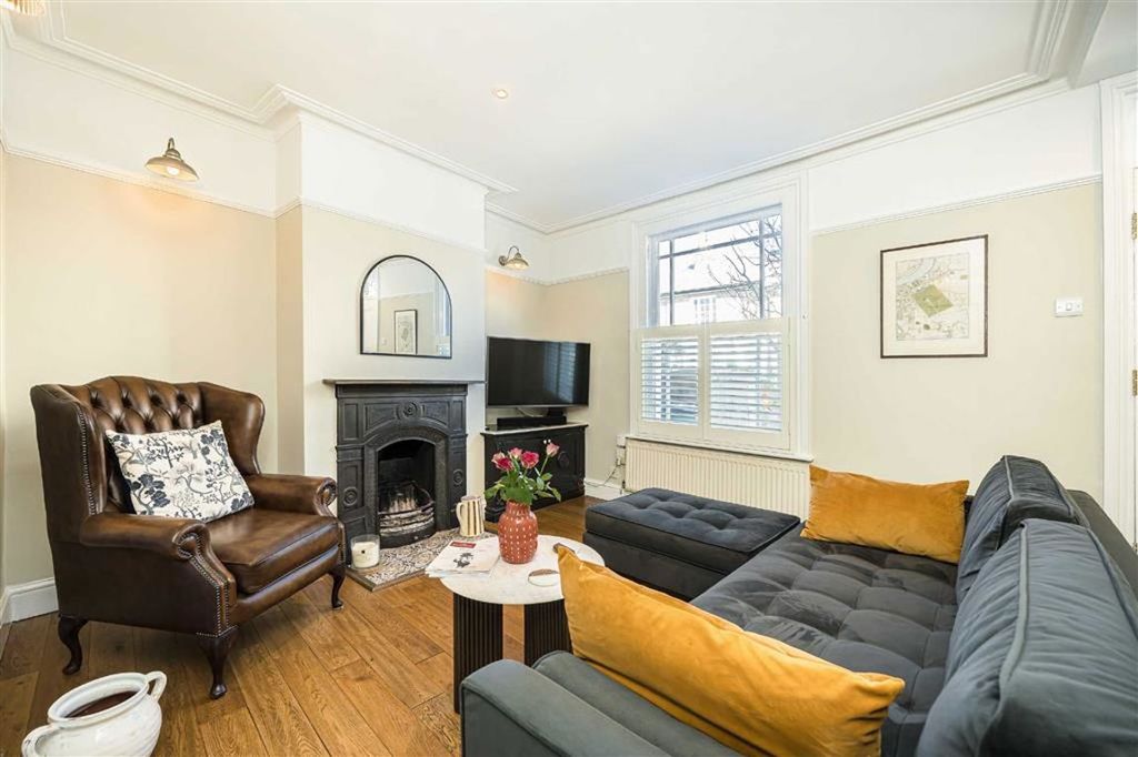 Property photo 2 of 11