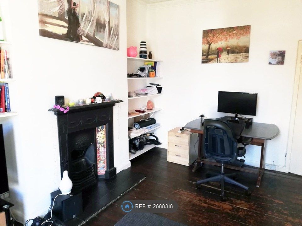 Property photo 3 of 12 Front Room/Lounge