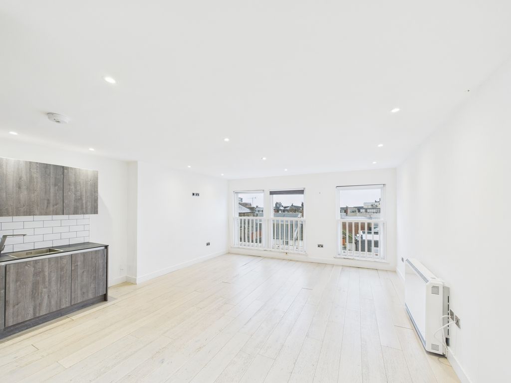 Property photo 1 of 4 Cam04693G0-Pr0036-Still019