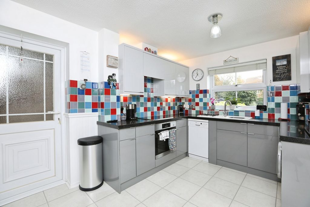 Property photo 3 of 16 Kitchen