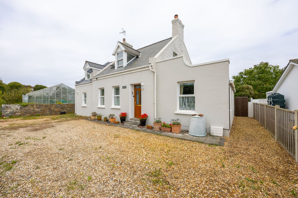 Property photo 2 of 20
