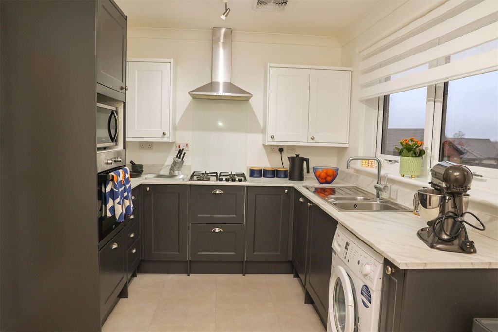 Property photo 3 of 20 Kitchen