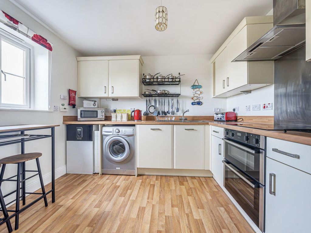 Property photo 3 of 19 Kitchen