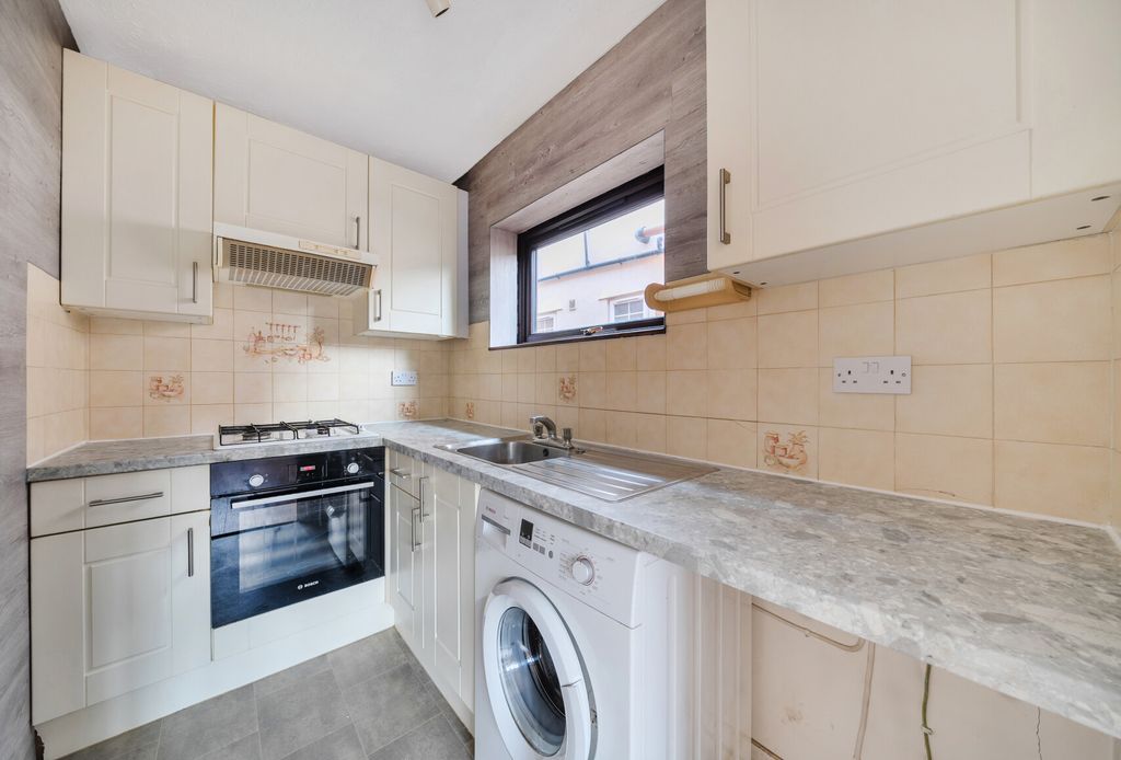 Property photo 2 of 7 1417183-10-69946B...