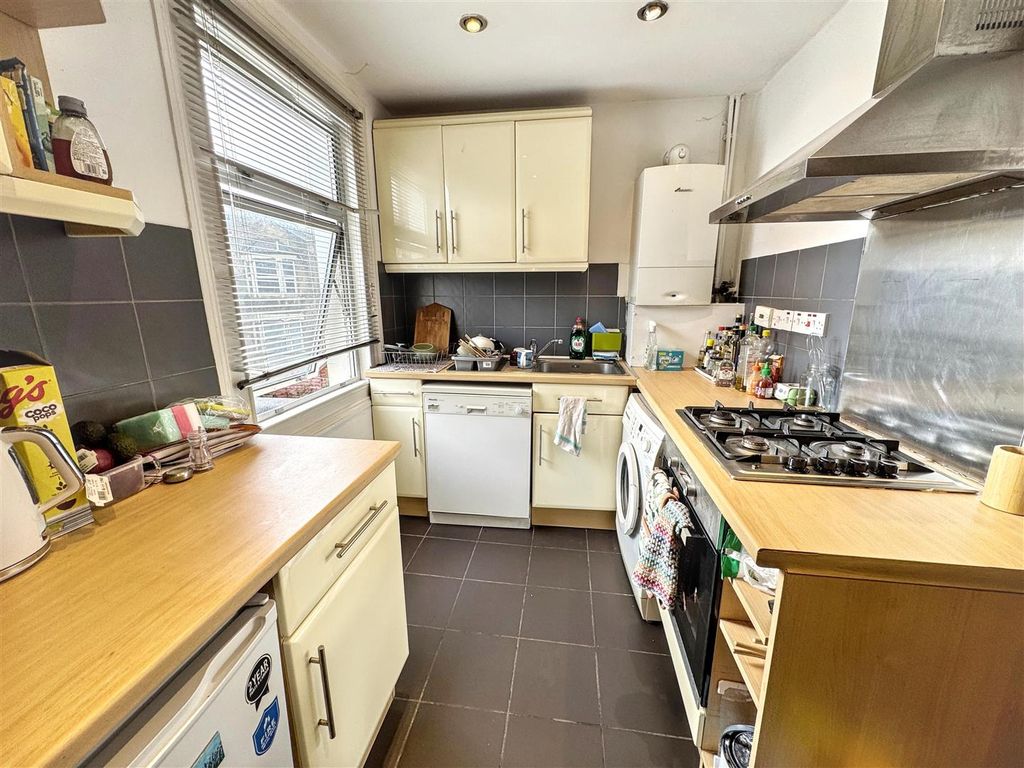 Property photo 2 of 8 Kitchen