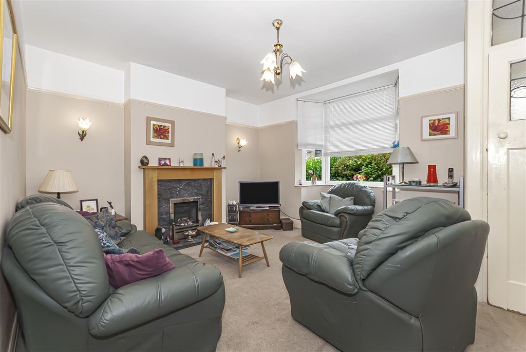 Property photo 2 of 22 Lounge