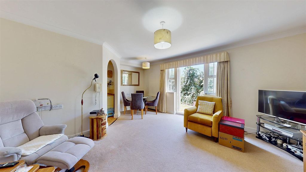 Property photo 3 of 13 P1.Jpg