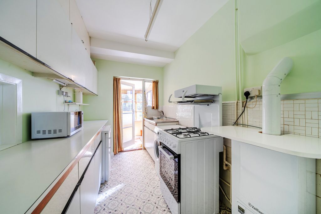 Property photo 3 of 17 Kitchen