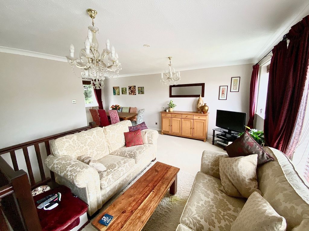 Property photo 2 of 11 Living Room