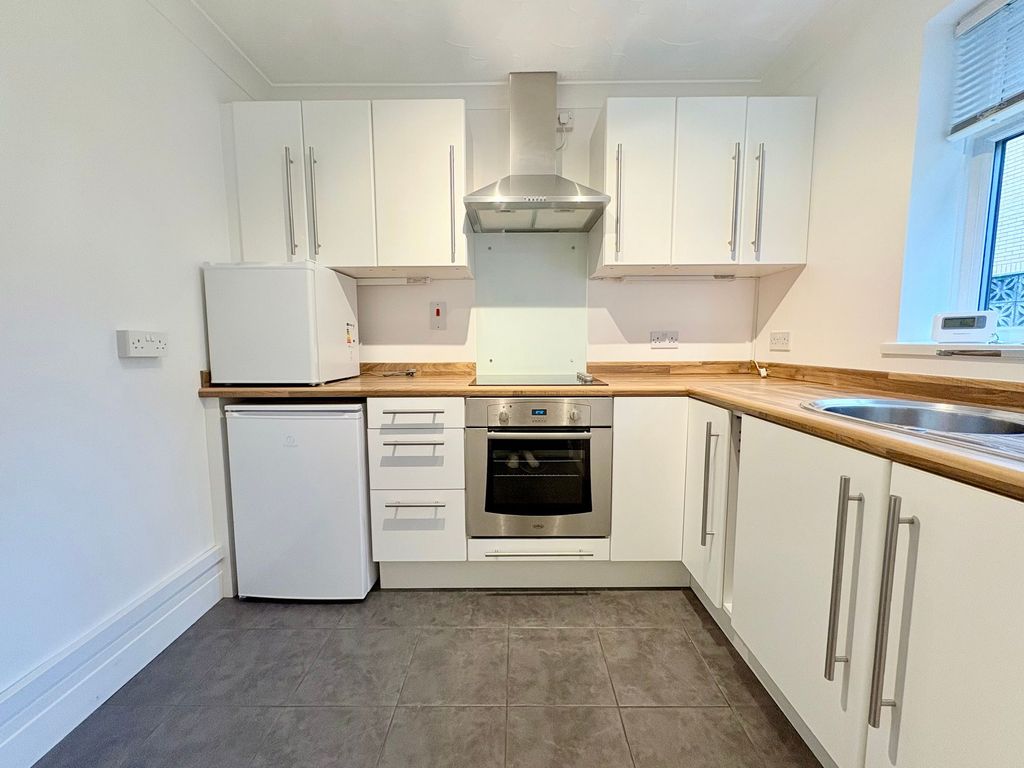 Property photo 3 of 28