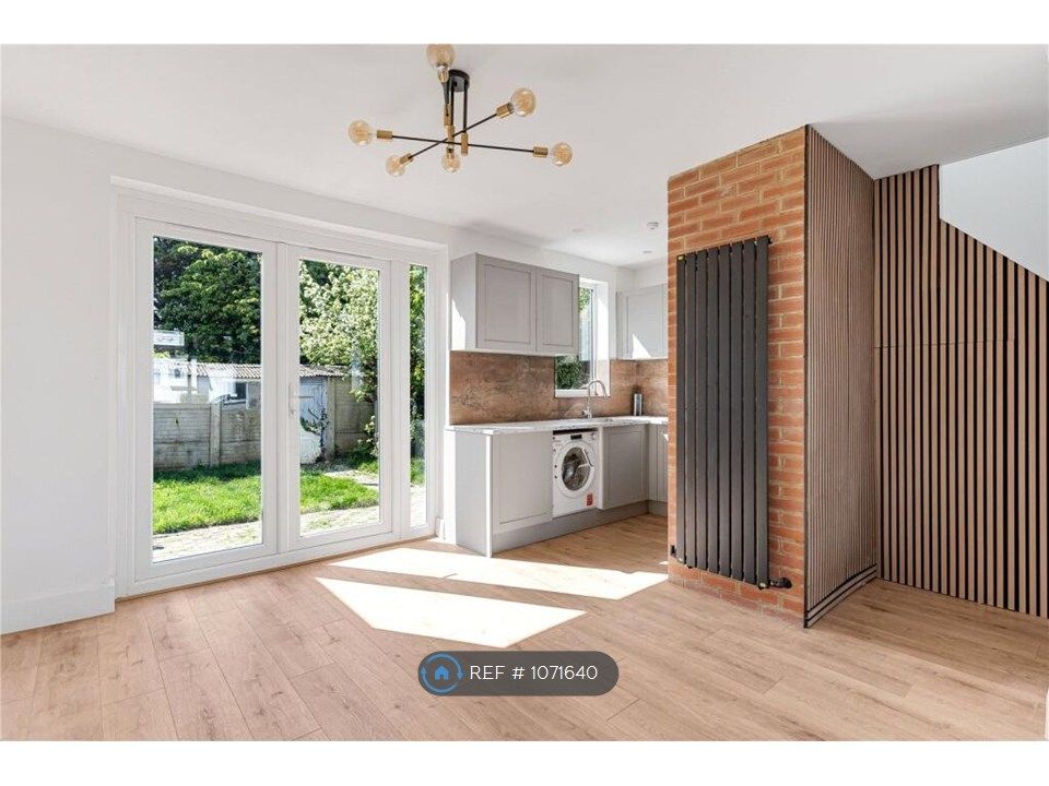 Property photo 1 of 17 Kitchen / Dinning