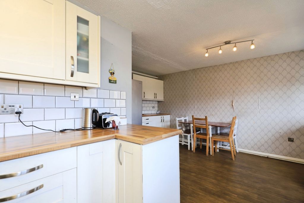 Property photo 3 of 13 Kitchen/ Dining Room