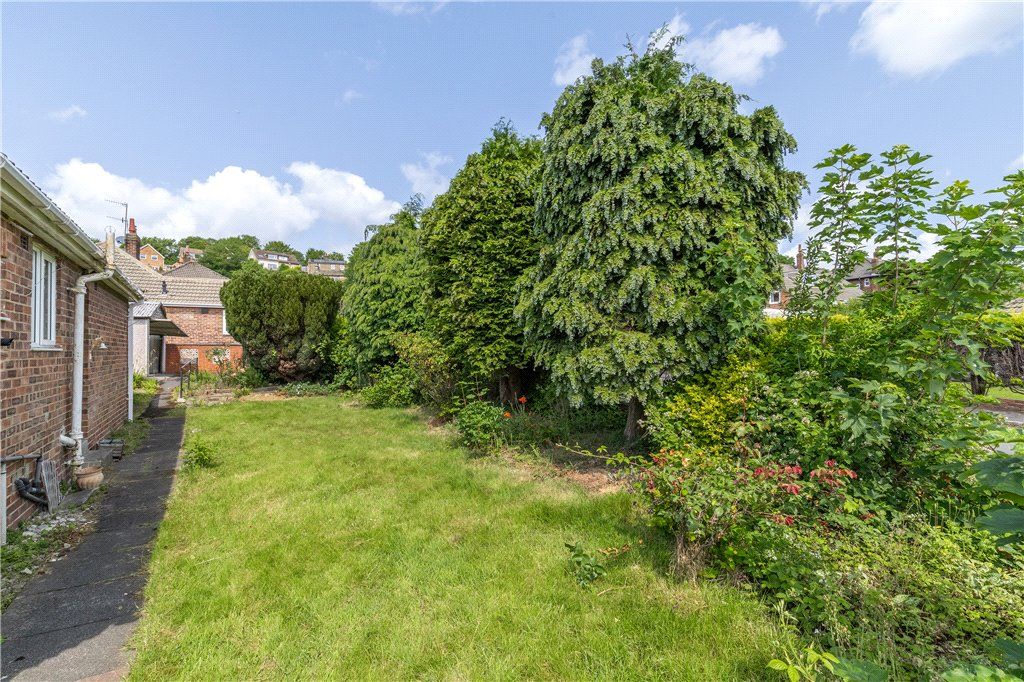 Property photo 2 of 12 Gardens