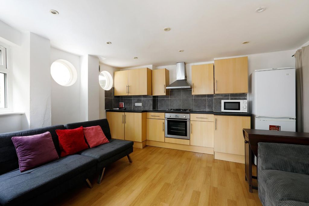 Property photo 1 of 20 Kitchen
