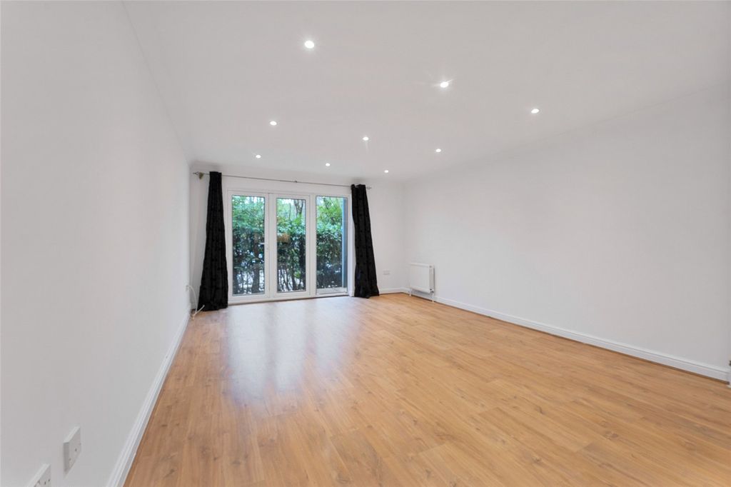 Property photo 2 of 18 Picture No. 16