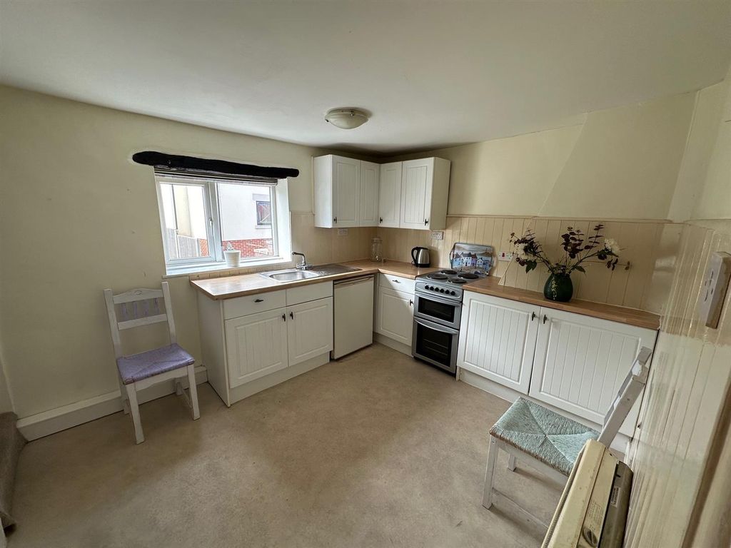Property photo 3 of 7 Kitchen.Jpg