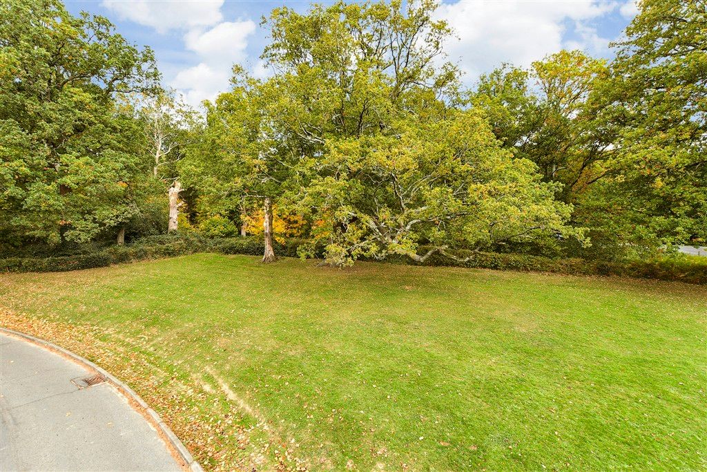 Property photo 2 of 14 Surrounding Area