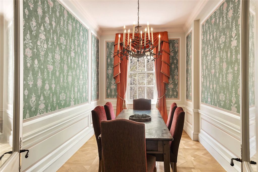 Property photo 3 of 13 Dining Area
