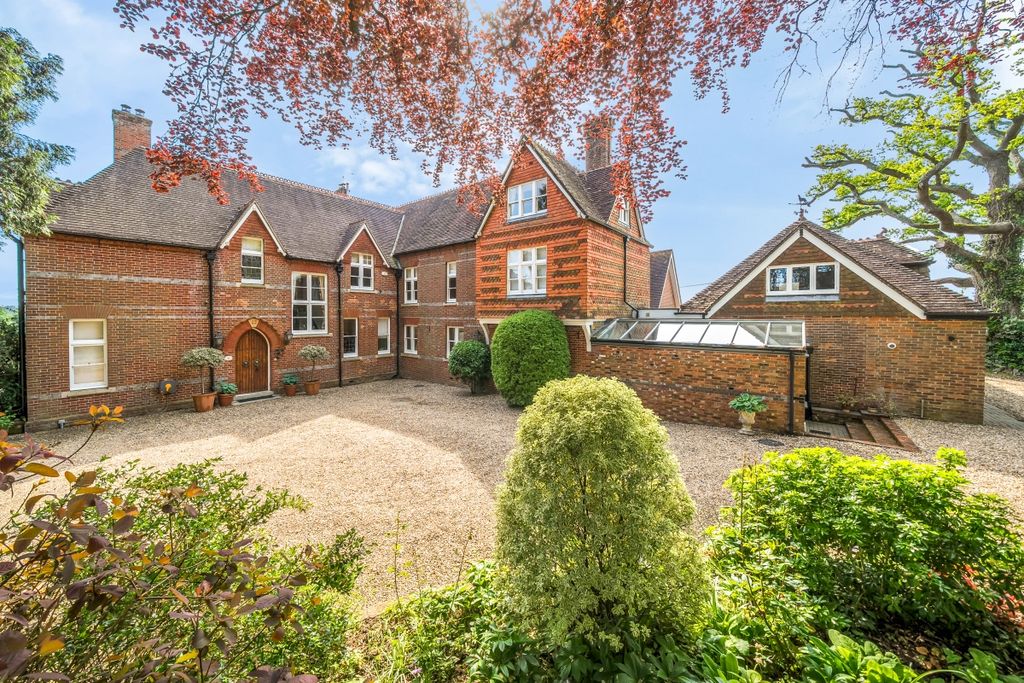 Property photo 1 of 18 External