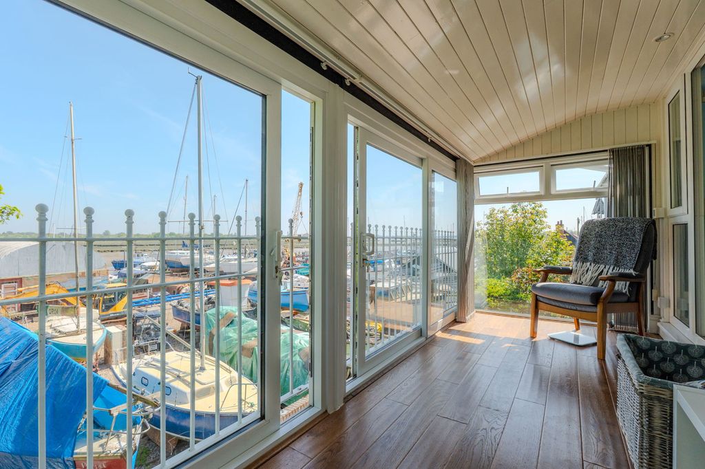 Property photo 1 of 32