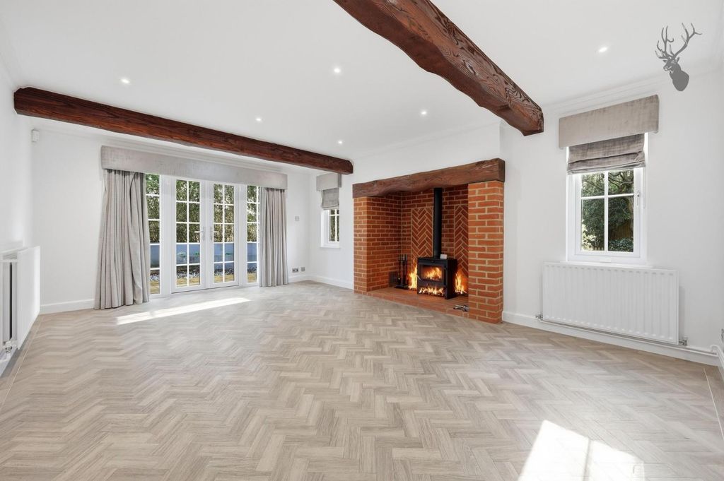 Property photo 2 of 32