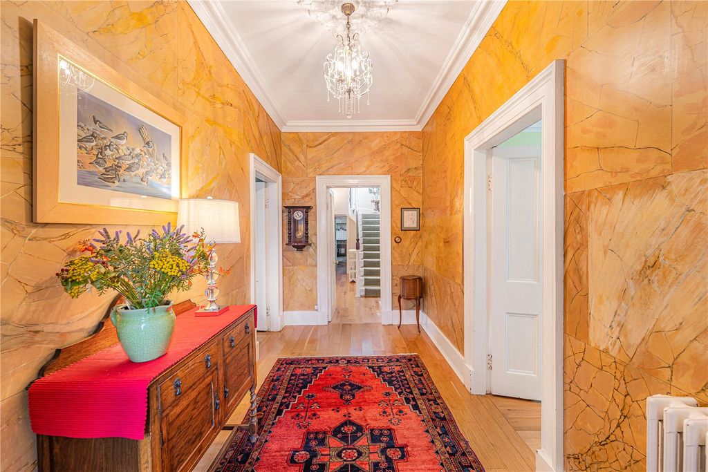 Property photo 2 of 73 Dufftown 15